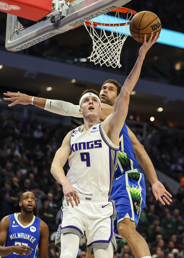 魔术力克雄鹿，巴恩斯关键制胜