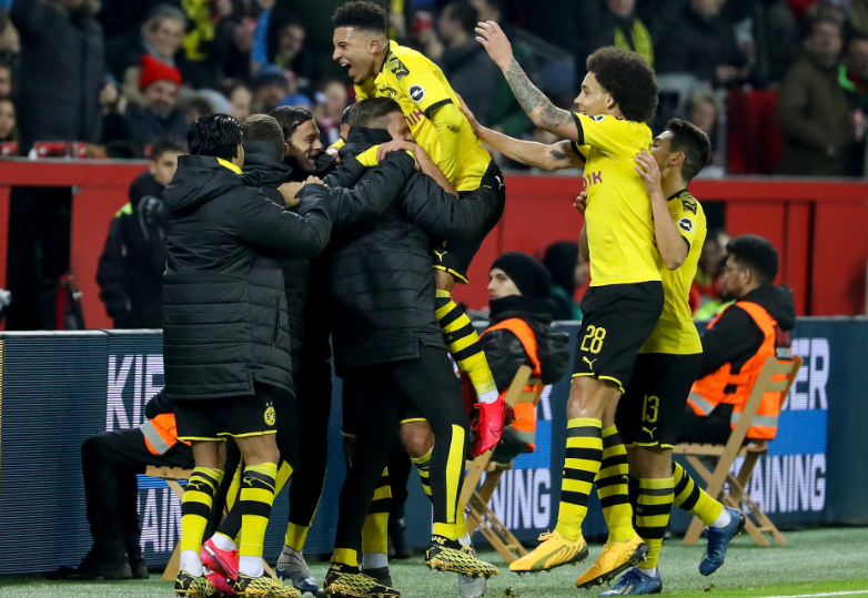 多特蒙德前锋频频错失破门良机,球队成绩下滑的简单介绍 多特蒙德前锋频频错失破门良机,球队成绩下滑的简单介绍