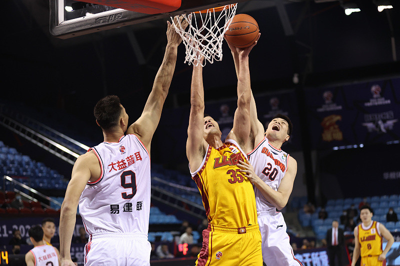 天津队翻盘快船,易建联带队取胜 天津队翻盘快船,易建联带队取胜