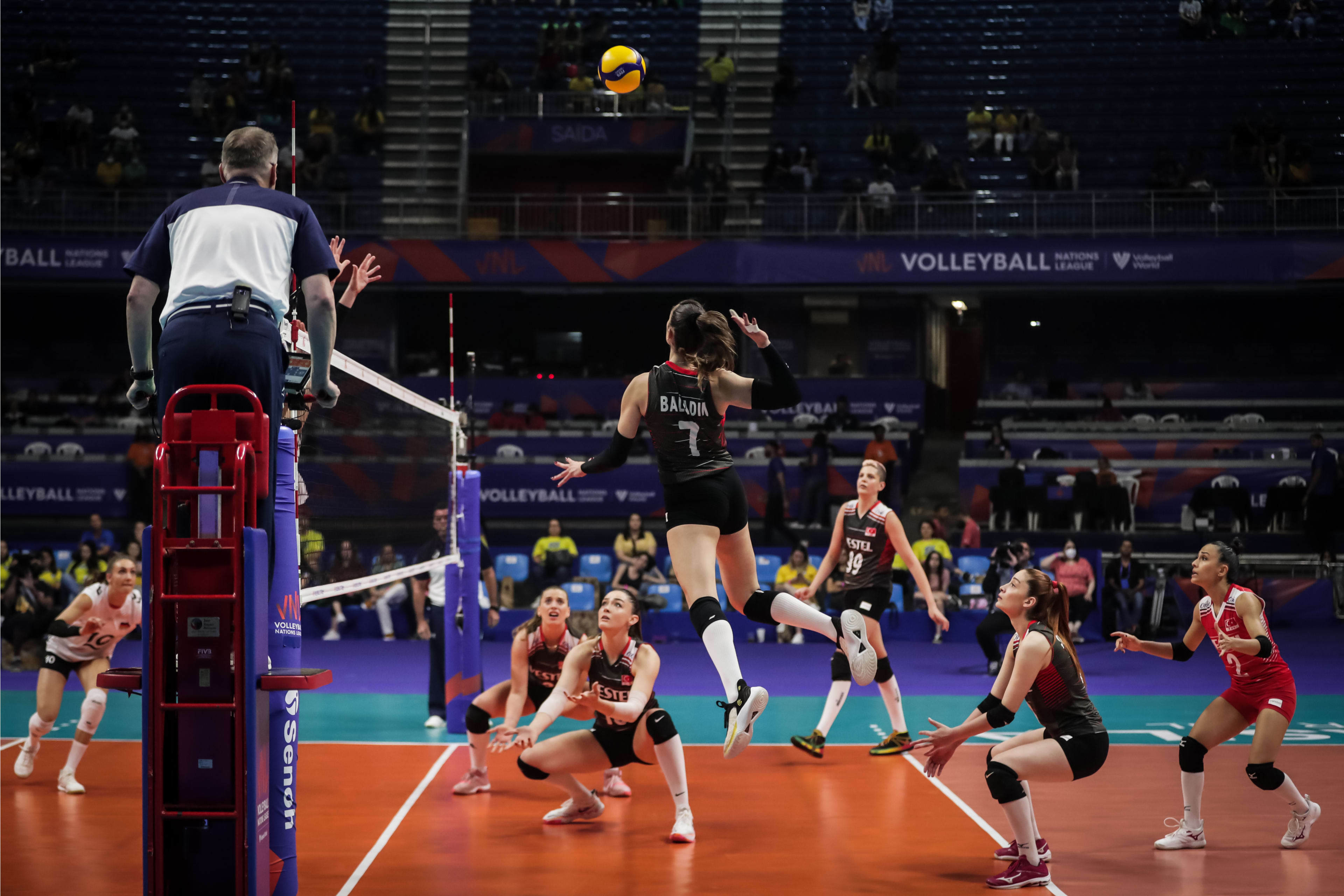 韩国队横扫德国队,李梓嘉惊艳四座 韩国队横扫德国队,李梓嘉惊艳四座