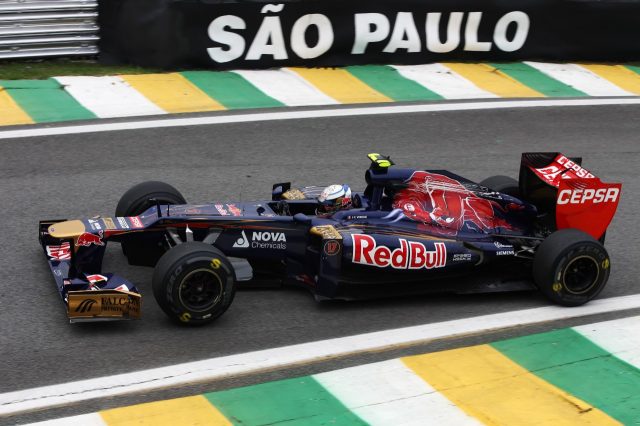 包含法拉利横扫红牛车队，皮亚斯特里扛起全队的词条