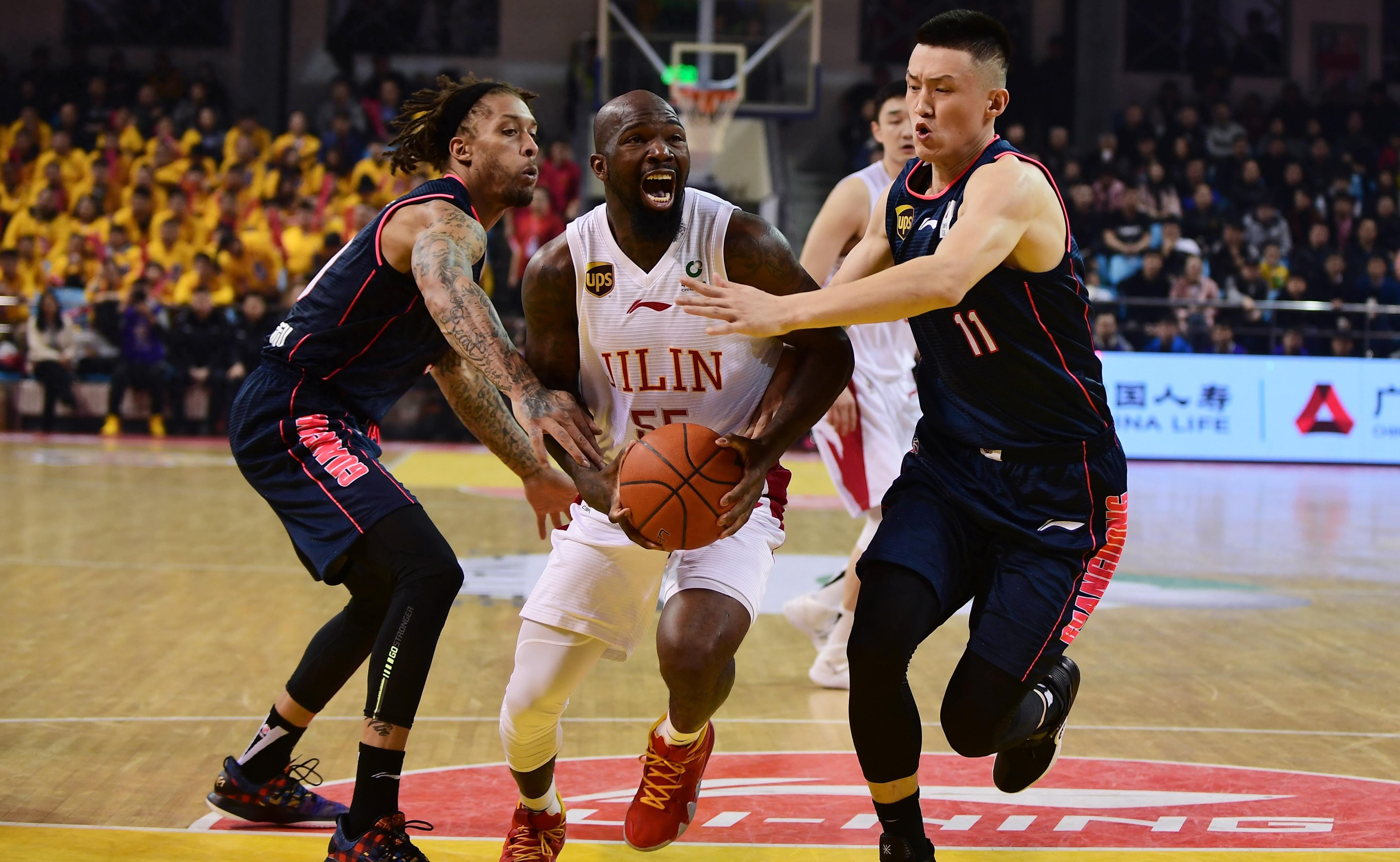 中国篮球联赛竞争激烈,各队实力差距逐渐缩小 中国篮球联赛竞争激烈,各队实力差距逐渐缩小