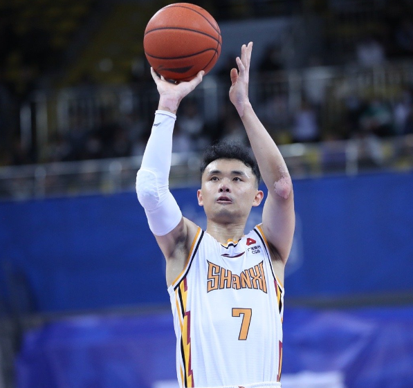 关于西藏男篮在比赛中展现出坚强的防守意识，赢得胜利的信息