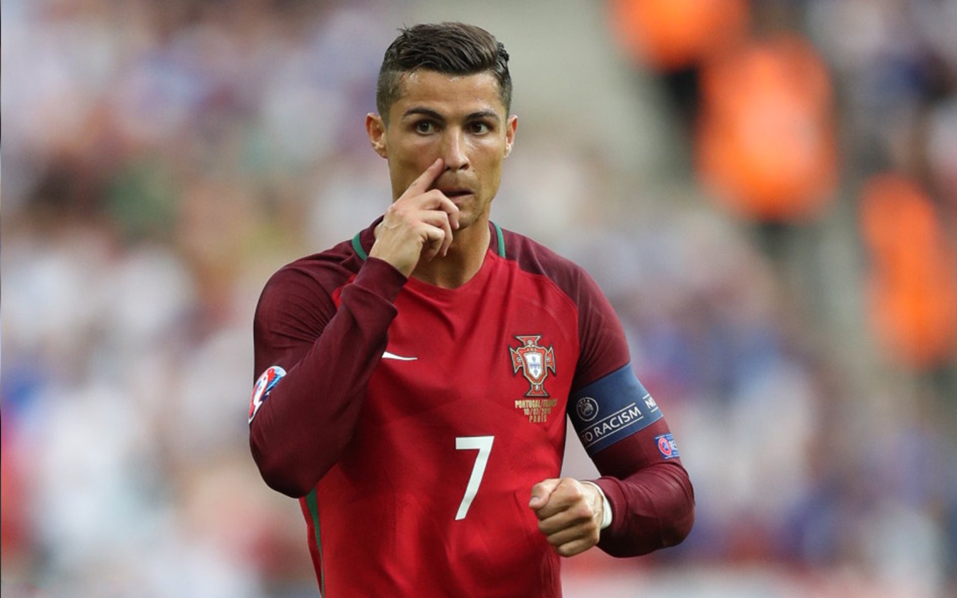 巴黎关键战突围阿根廷，黄喜灿在英超争冠接管比赛，亚洲之光如何照亮世界足坛两极