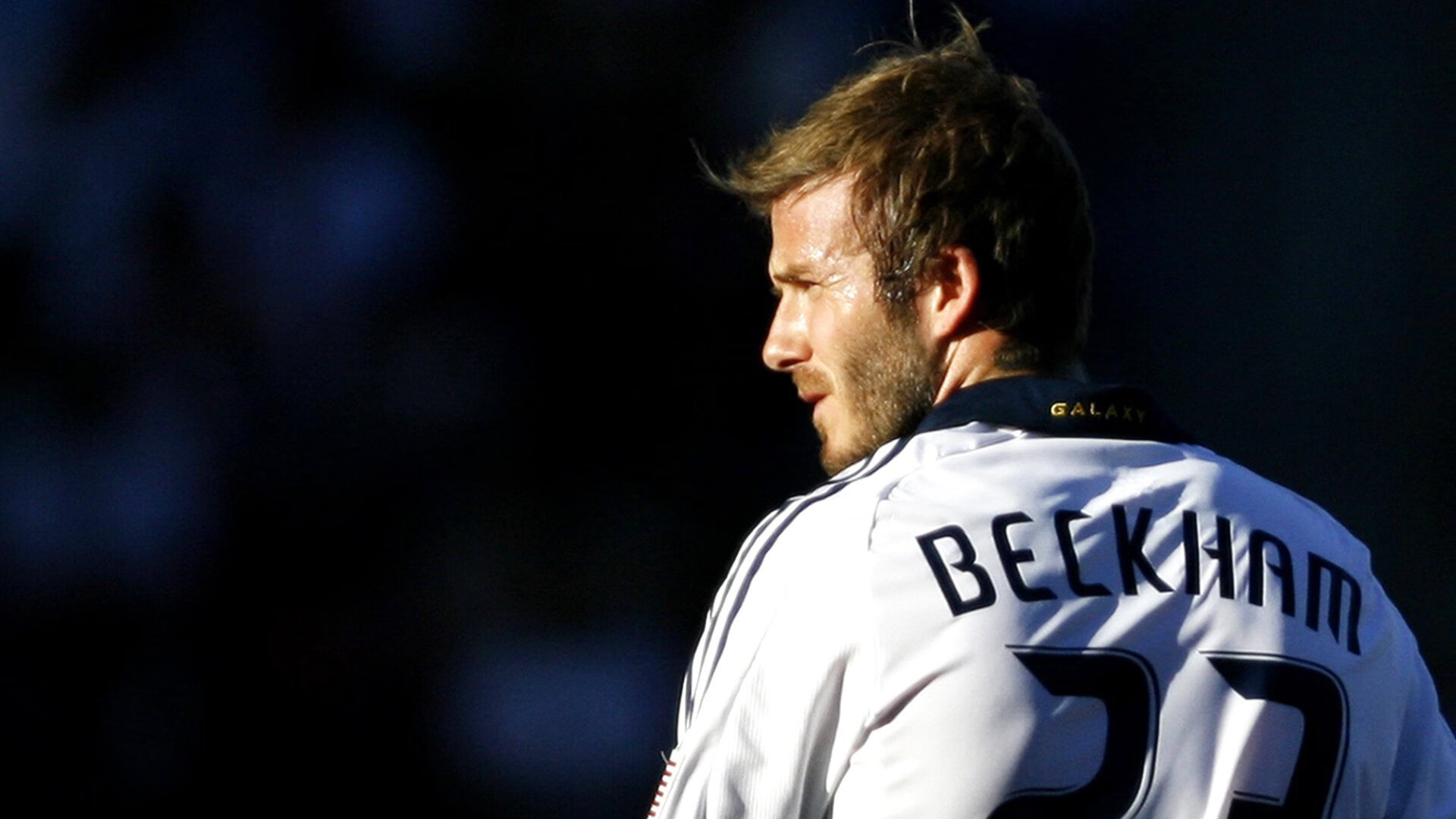 苏亚雷斯破纪录之夜，英格兰战术革新力克塞维利亚